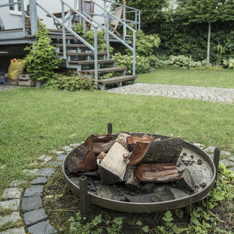 Feuerschale auf dem Grundstück