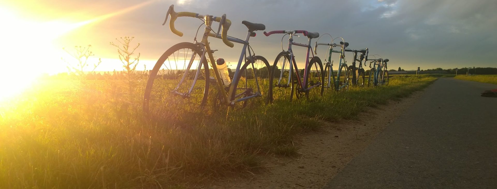 Radfahren in Wiesbaden - Räder im Sonnenuntergang