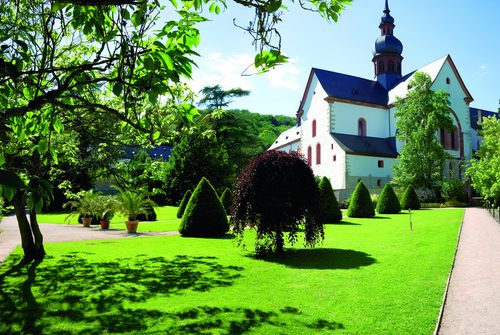 Churches, castles and palaces characterize the image of the Rheingau.
